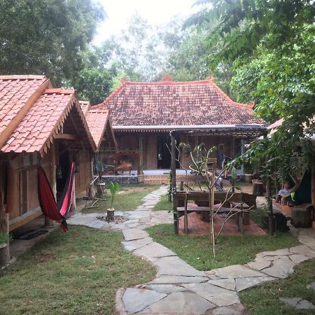 Villa Hembers Surf Camp Pacitan Esterno foto