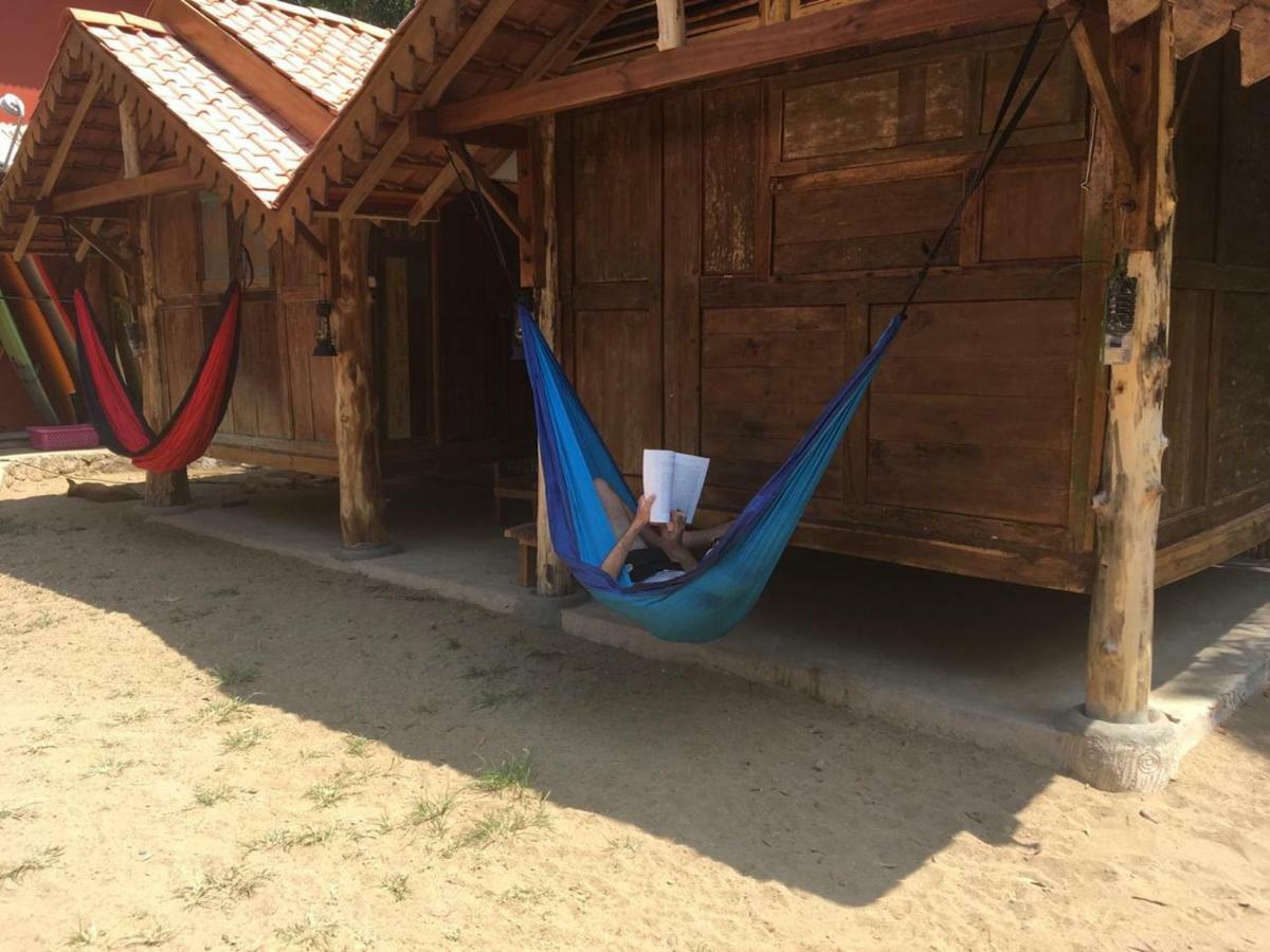 Villa Hembers Surf Camp Pacitan Esterno foto