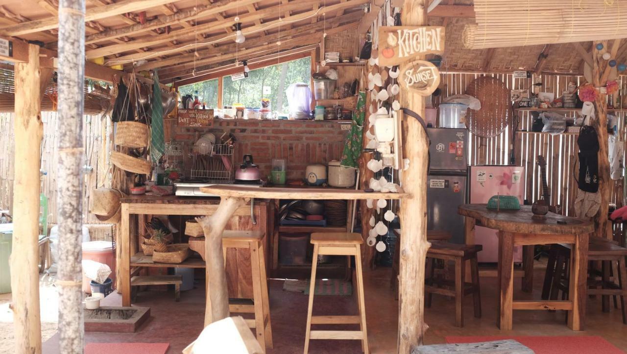 Villa Hembers Surf Camp Pacitan Esterno foto